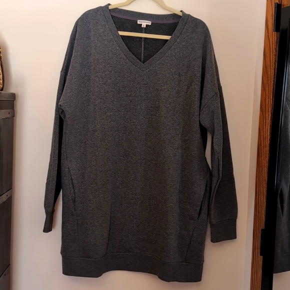 Zenana Outfitters Tops - NWOT Plus Size Extra Long Sweatshirt